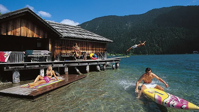 Schwimmen im Sommer am Weißensee in Kärnten